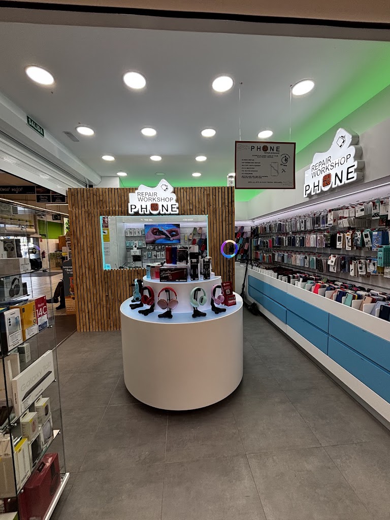 Phone Repair Workshop Carrefour — Interior