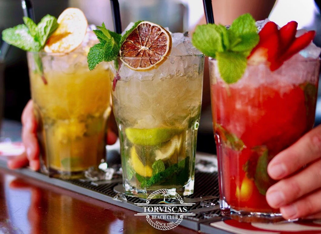 Torviscas Beach Club — Comida y bebida