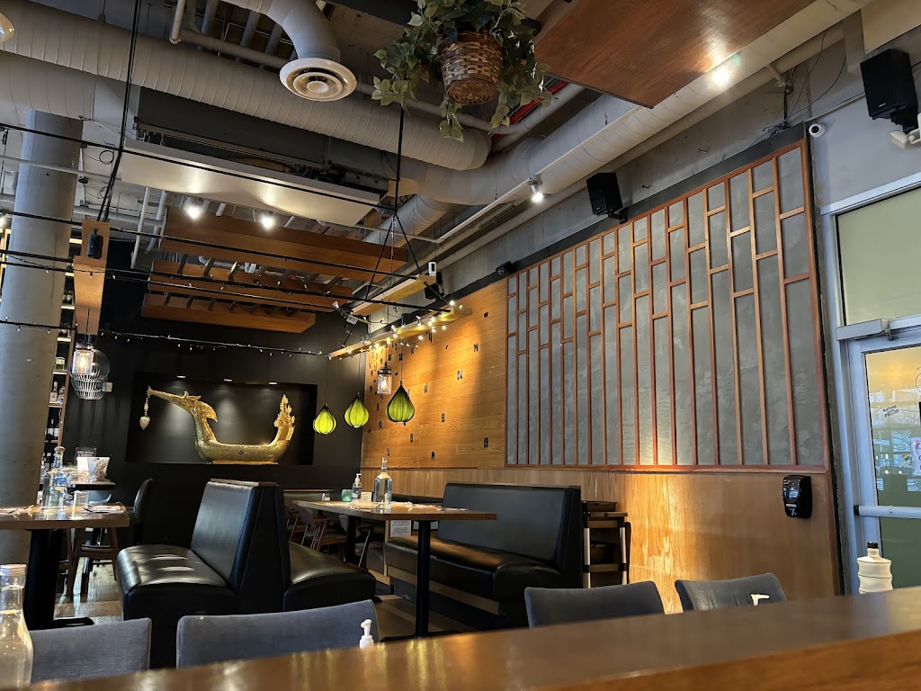 Bai Tong Thai Street Cafe
