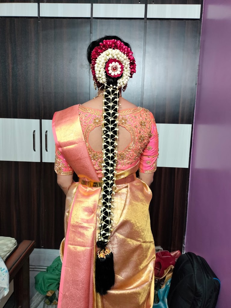 Siri Beauty Parlor And Ledis Tailaring