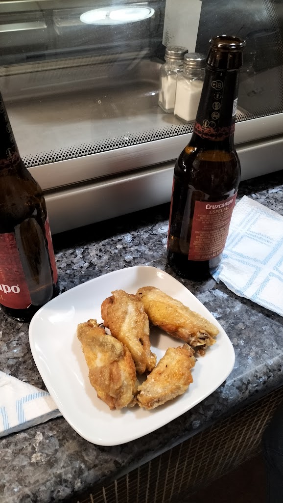 Los Estudiantes Cafe-Bar — Comida y bebida
