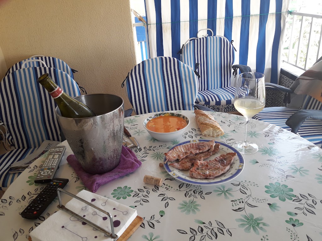 Arroceria Restaurante La Parrilla — Comida y bebida