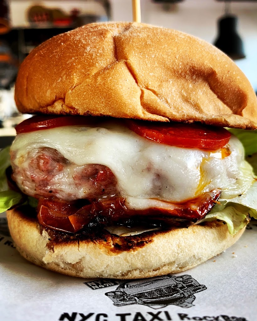NYC Taxi RockBar — Comida y bebida