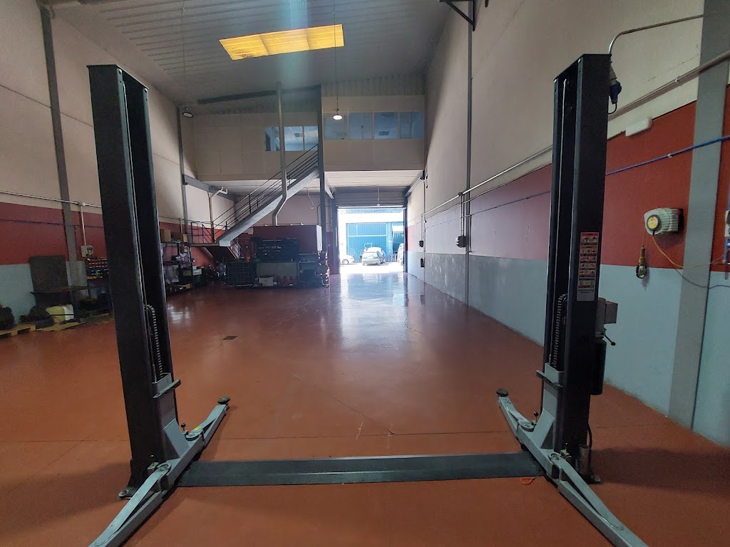 IMRANE TALLER MECANICO — Interior