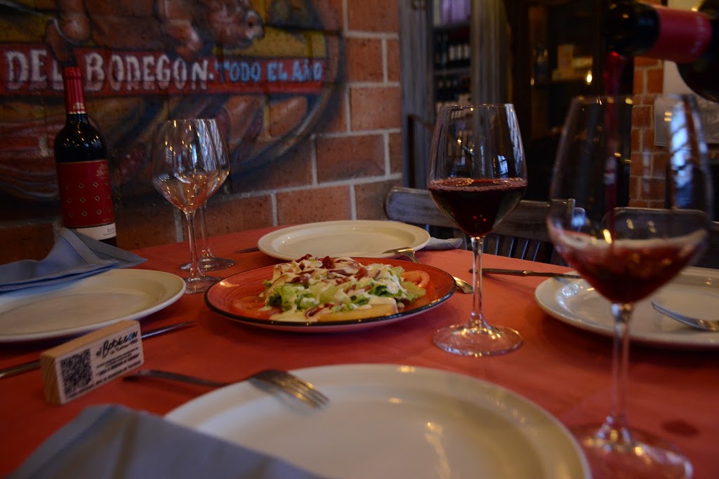 El Bodegon de Teatinos — Comida y bebida