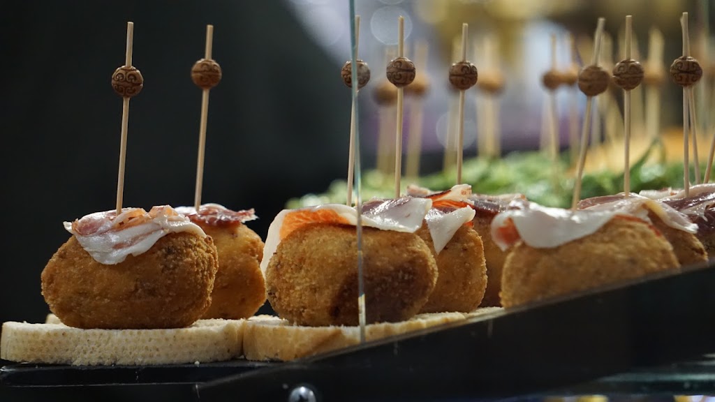 Taberna del Tio Blas La Laurel — Comida y bebida