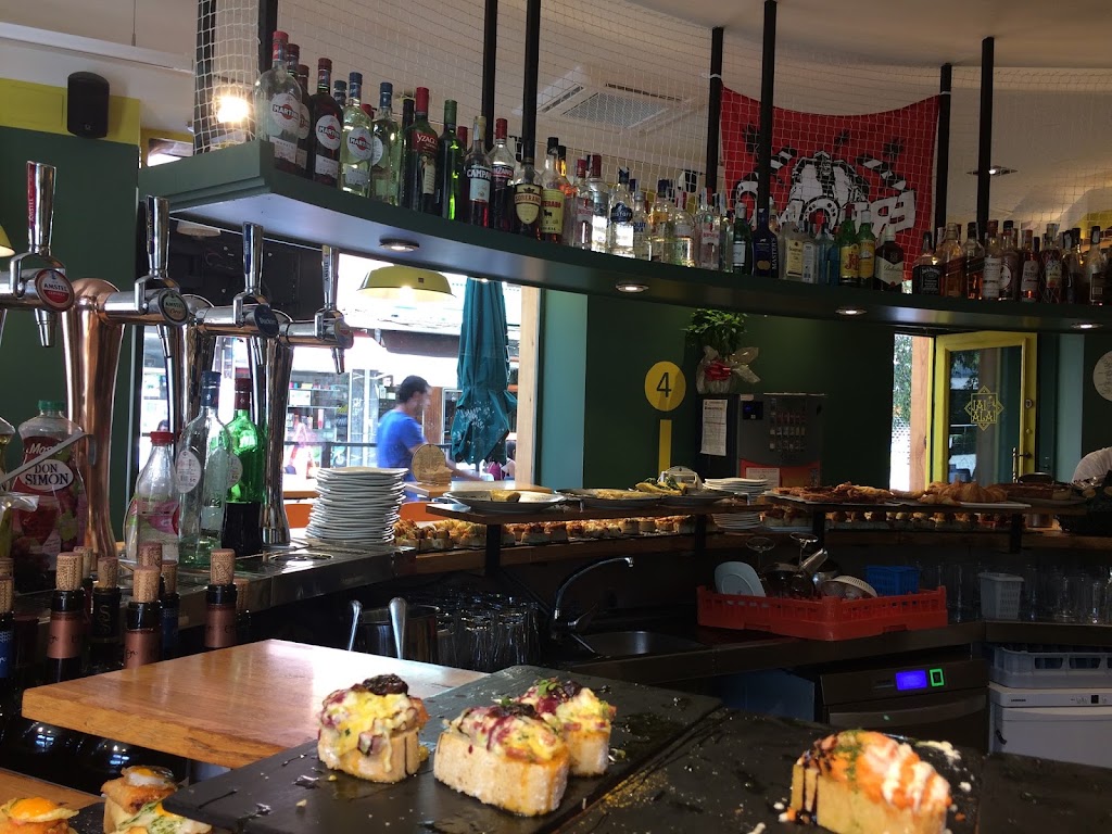Bar Jai Alai — Comida y bebida