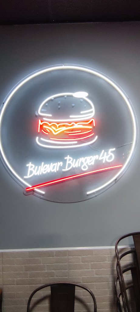 Bulevar Burger 45 — Hamburguesa