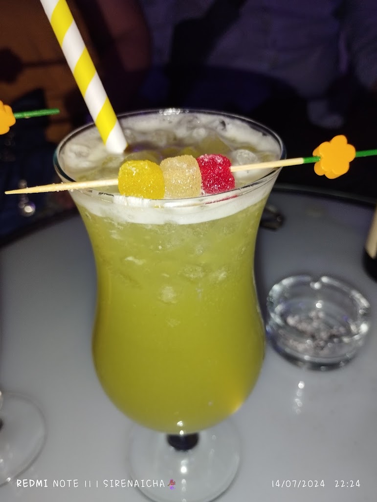 Dit i Fet Bar Musical — Comida y bebida