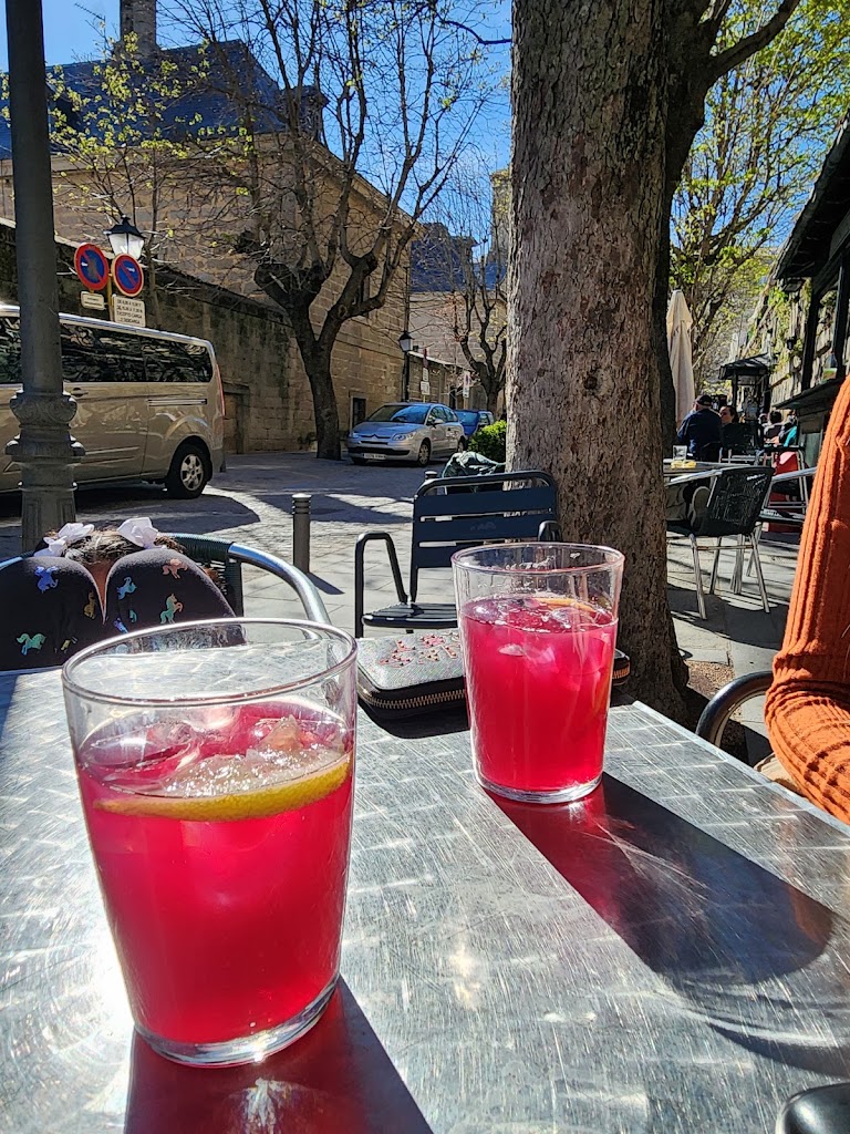 Kiosco Dom Fe — Comida y bebida