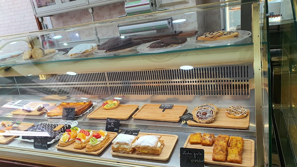 La Junquera Cafetaria Panadaria — Pastel