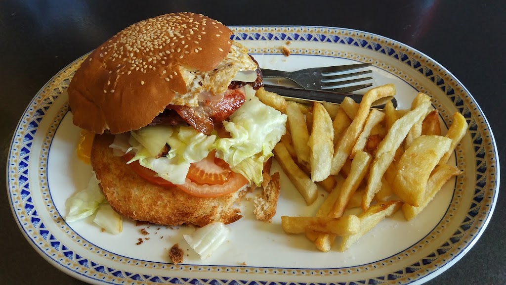 BAR SAPI. — Comida y bebida