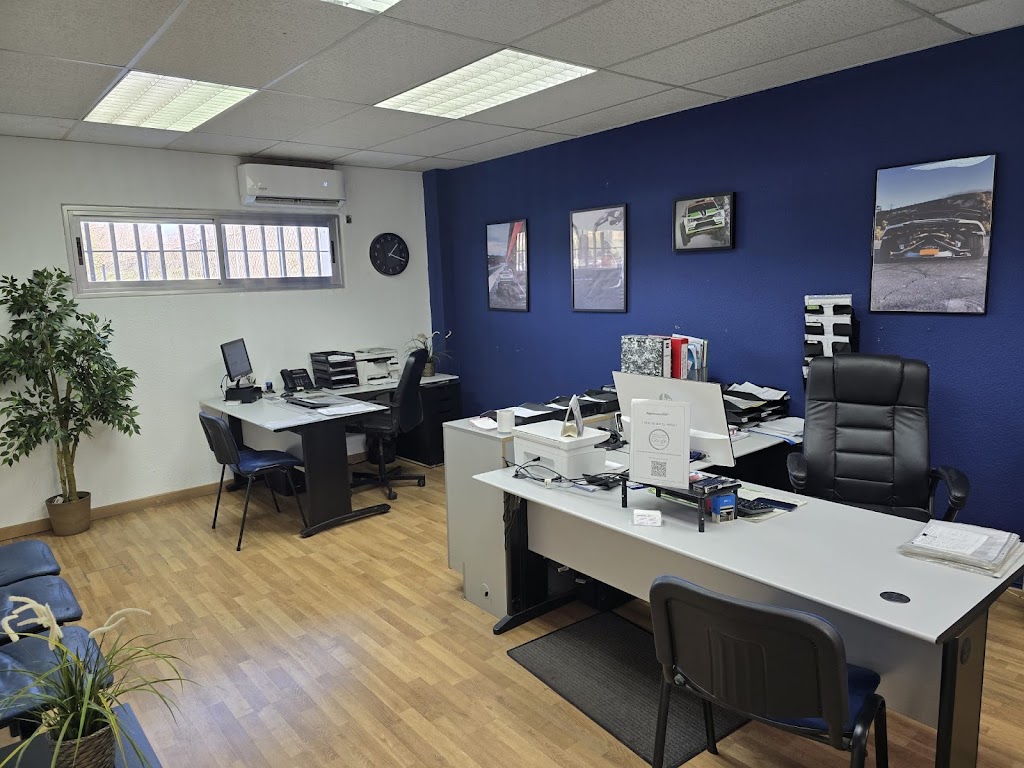 TALLER MECANICO- CHAPA Y PINTURA EN ALCOBENDAS - ARGUMOSA MOTOR — Interior