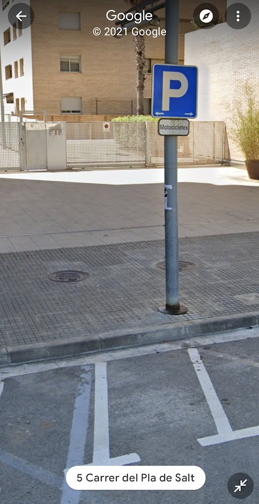 [P] Zona d'aparcament reservada per a motos