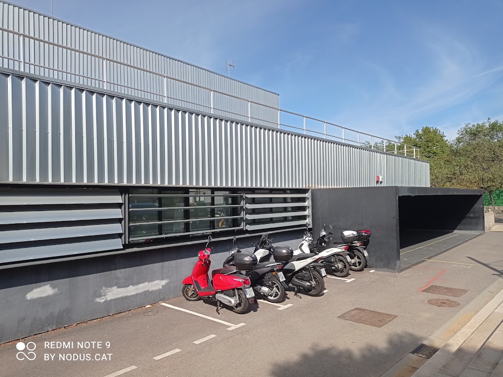 [P] Zona d'aparcament reservada per a motos (CAP Salt 2) — Estacionamiento