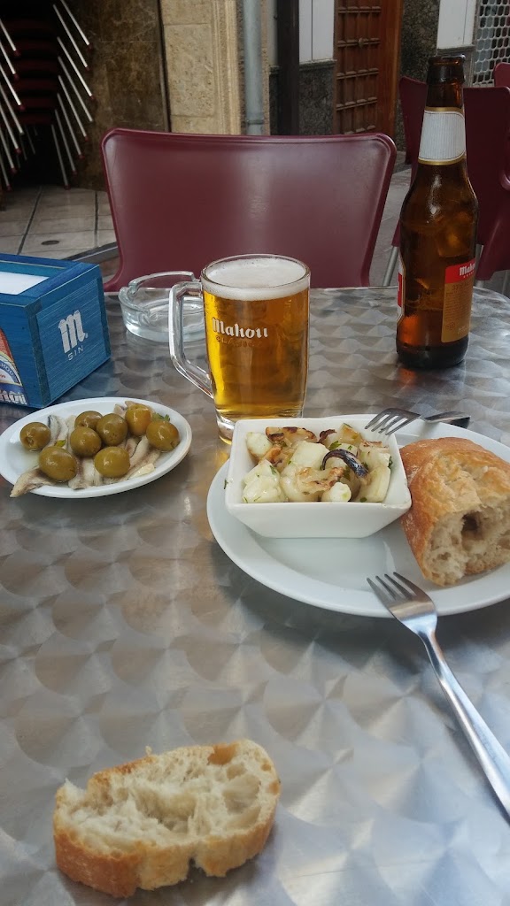 Cafe-Bar Koppo — Comida y bebida