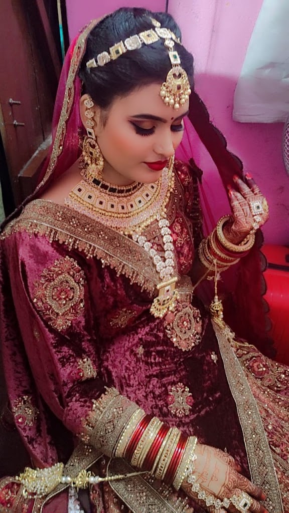 Aarushi Ladies Beauty Parlour Saloon