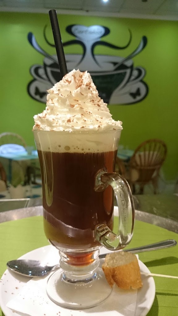 Cafe Cortado — Comida y bebida