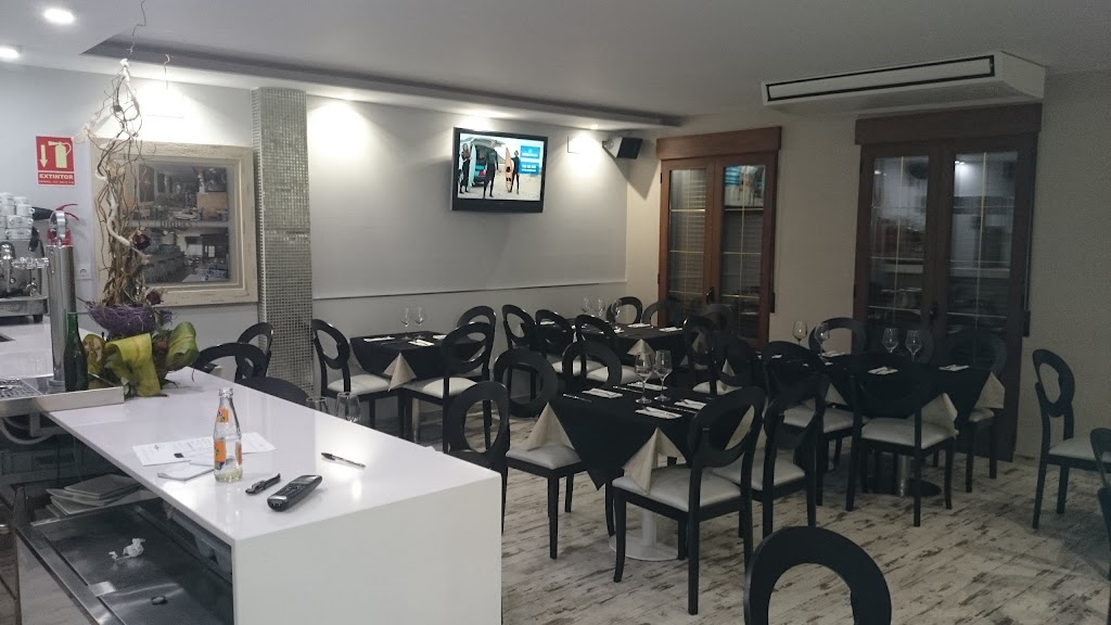 CAFE BAR RESTAURANTE DIQUES — Ambiente