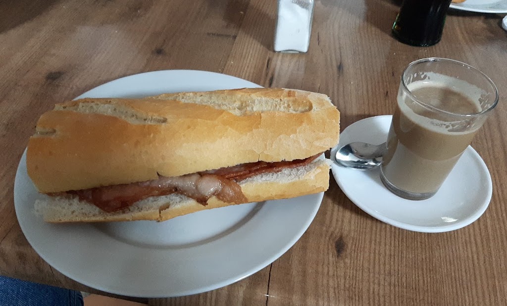 Quintana Bar - Restaurante — Comida y bebida