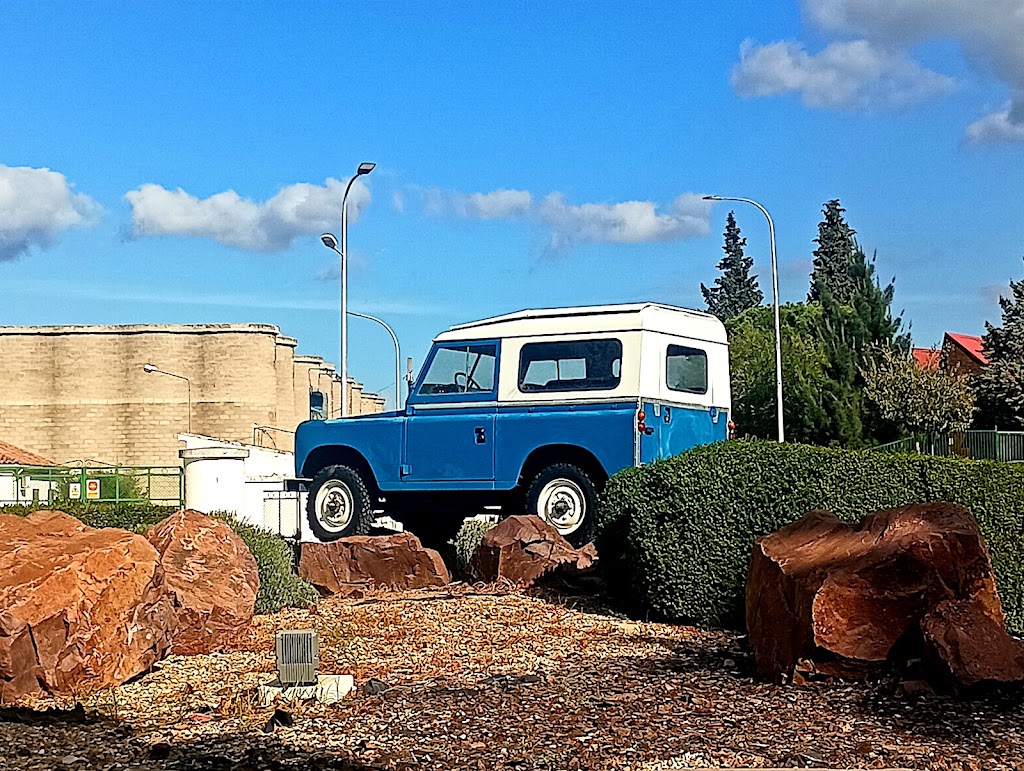 Monumento al Land Rover Santana