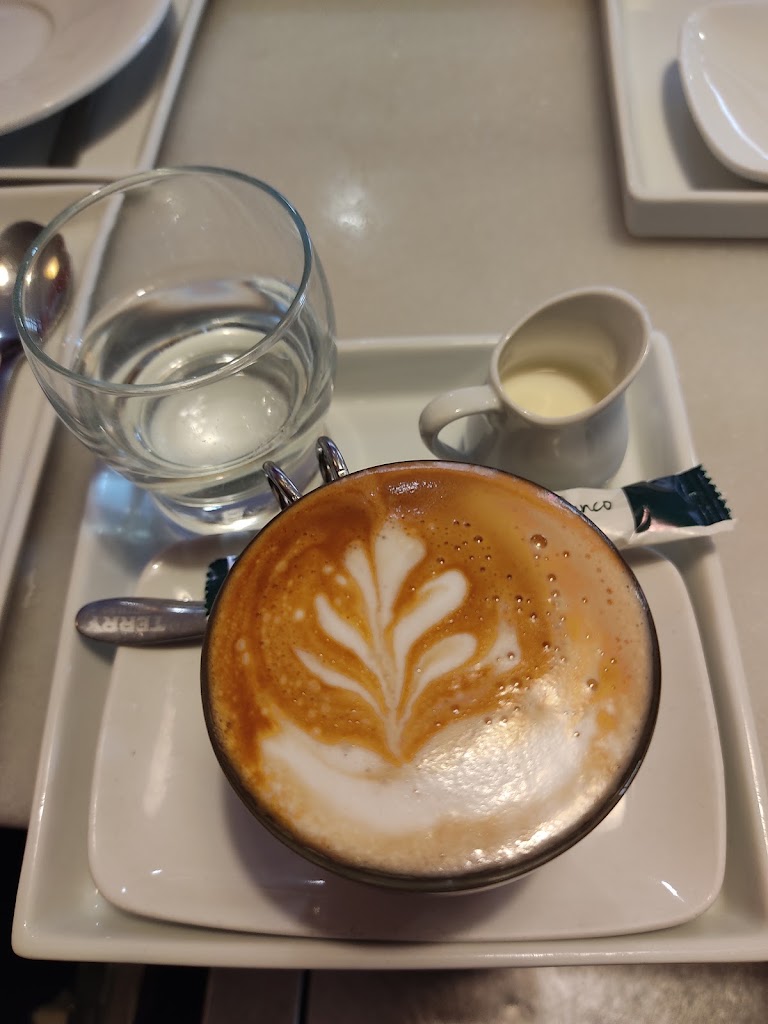 Cafeteria Macbeth — Comida y bebida