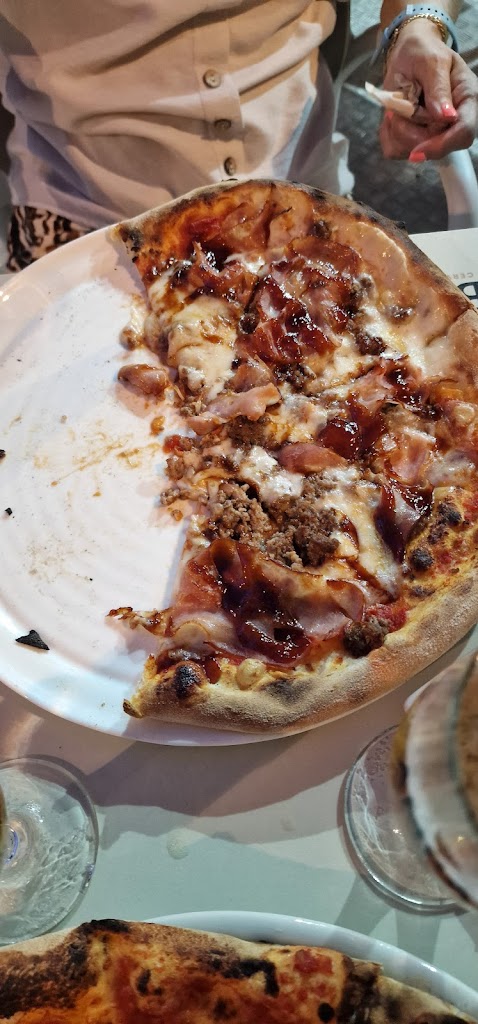 ROMEO'S Cafeteria & Pizzeria