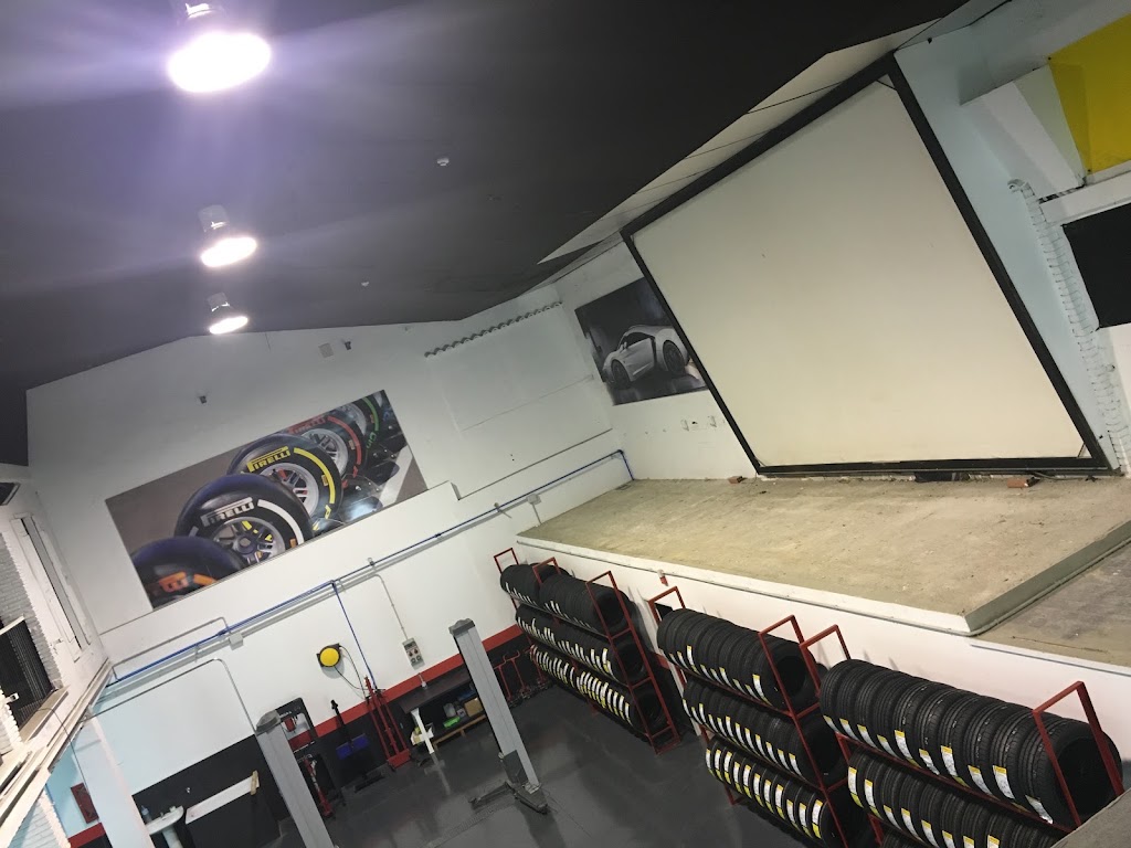 BOX MECANICA REYES S.L — Interior