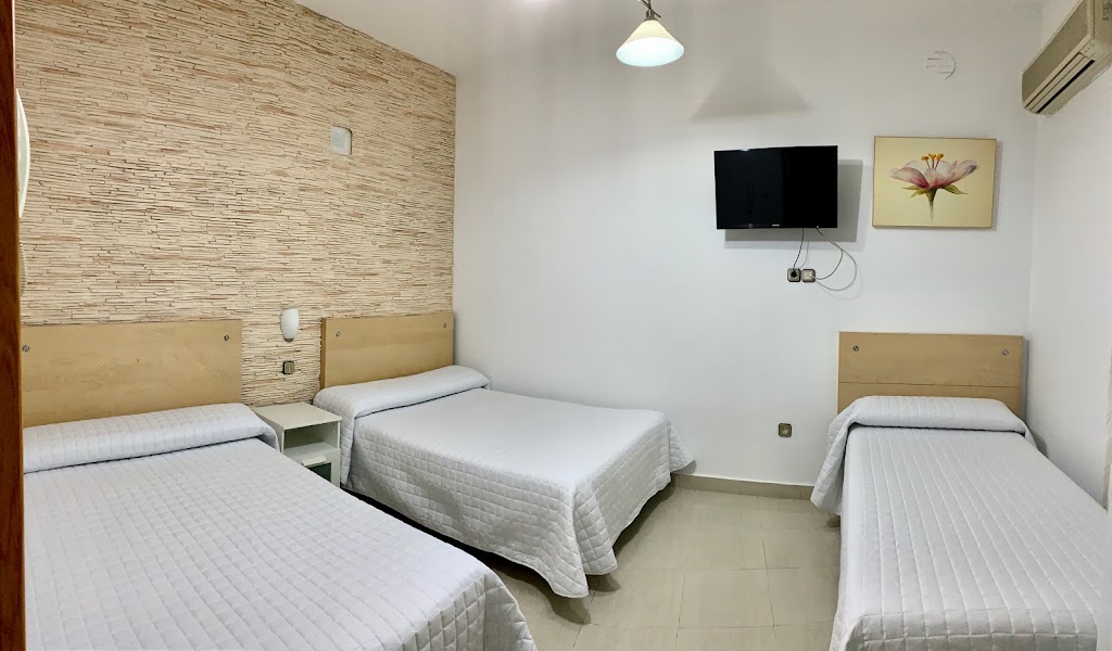 HOSTAL CERVANTES — Habitaciones