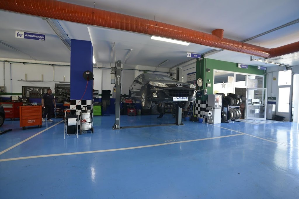 Garaje Motor Linares — Interior