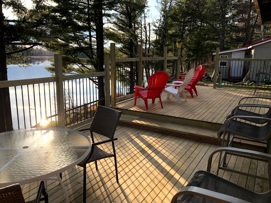  Robinson Lake Resort & Bar