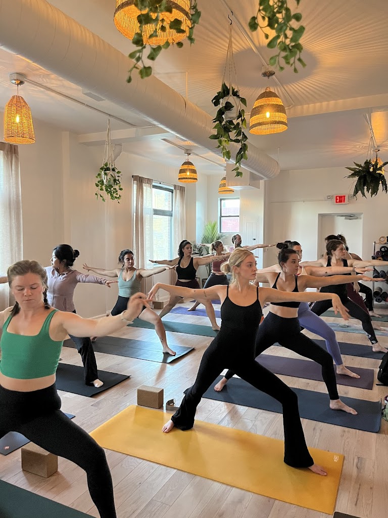  The Om Lounge Yoga & Sculpt