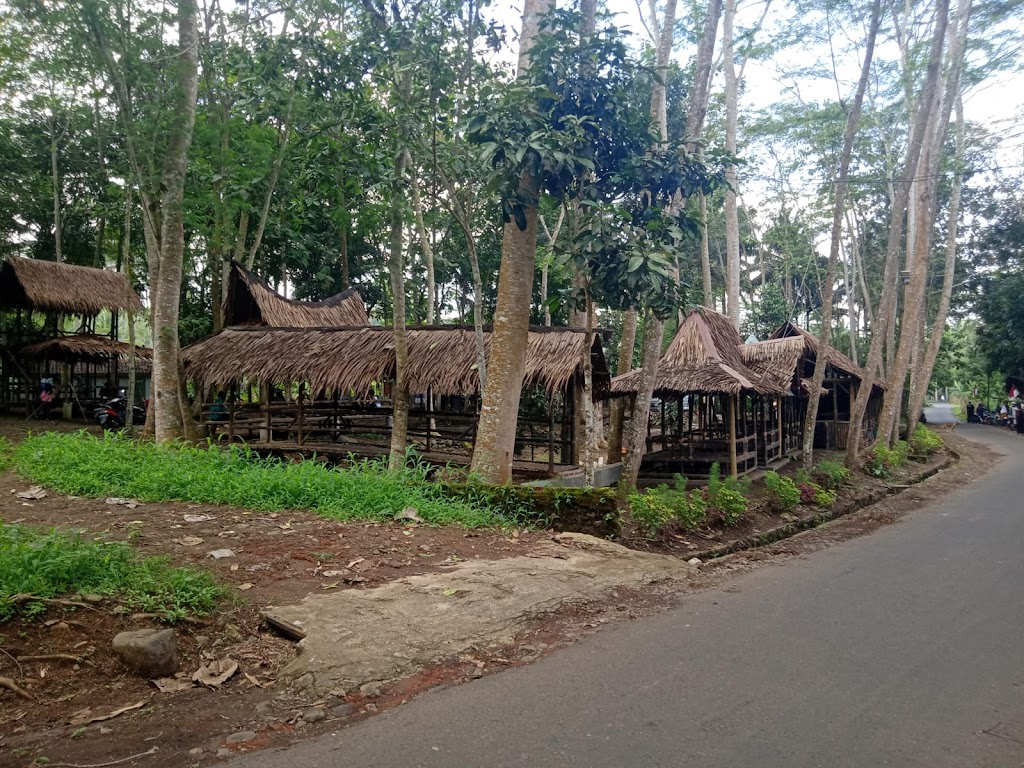 Destinasi Edukasi Parawisata Arum Jeram Dan Camping Groun Lewibilik