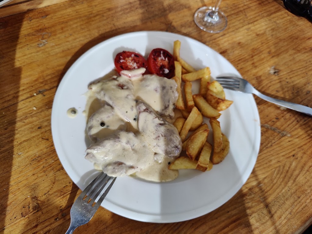 Bar Sin Nombre — Comida y bebida