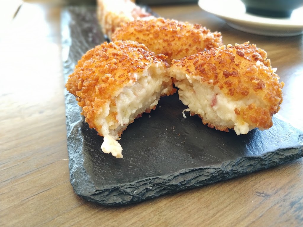 Restaurante Asador Trece Rosas de Bukovina — Comida y bebida