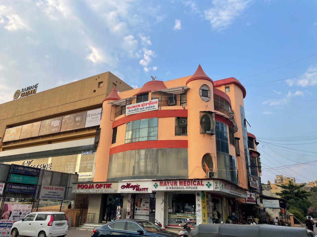 𝗩𝗮𝘁𝘀𝗮𝗹𝘆𝗮 𝗛𝗼𝘀𝗽𝗶𝘁𝗮𝗹 𝗦𝘂𝗿𝗴𝗶𝗰𝗮𝗹 𝗔𝗻𝗱 𝗠𝗮𝘁𝗲𝗿𝗻𝗶𝘁𝘆- Infertility/Maternity Hospital/Laparoscopic Surgeon/Best Gynecologist in Vapi