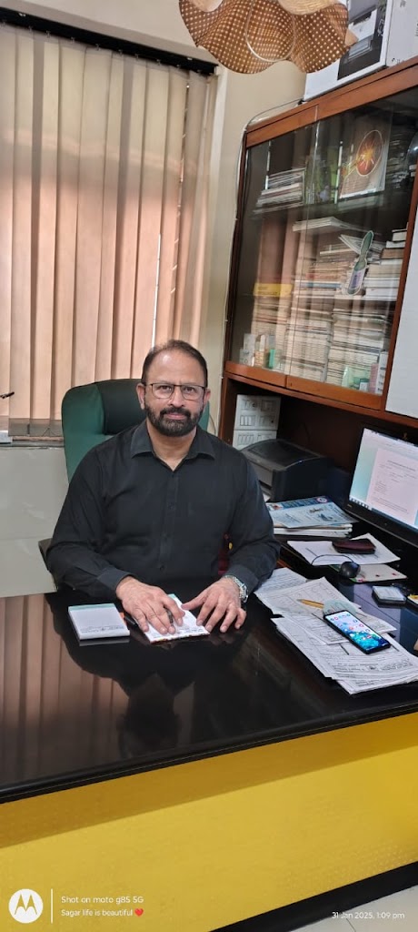 Dr Vinayak Deshpande Best Ophthalmologist Specialist In Solapur Best Eye Care Specialist In Solapur