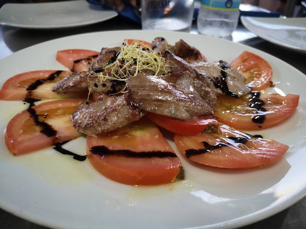 Bar Los Hermanitos — Comida y bebida