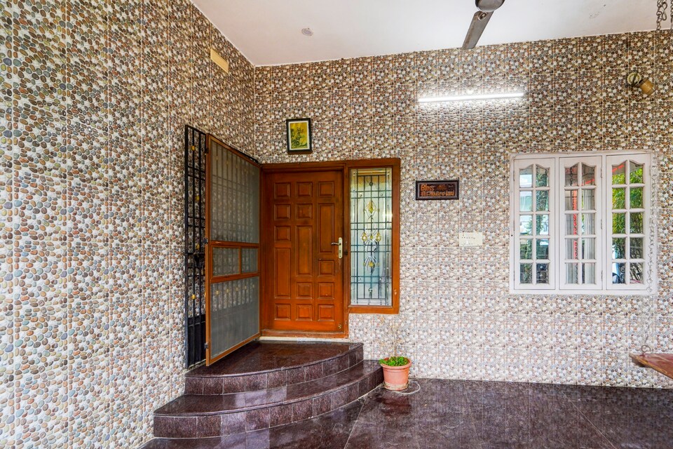 Oyo Flagship Queens Palace