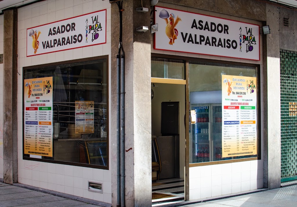Pollos asados, costillas y codillo en Astrabudua. Asador Valparaiso