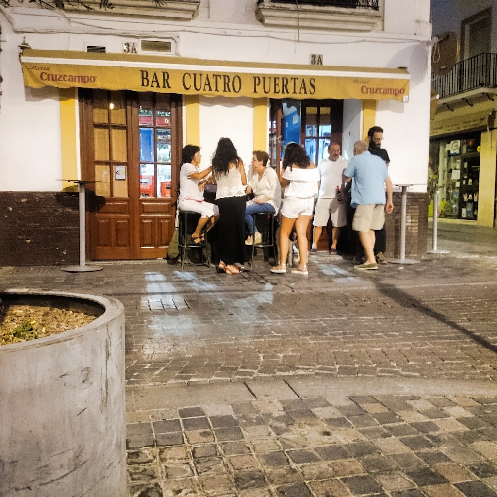 Bar 4 Puertas