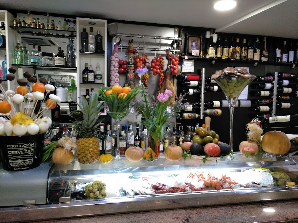 Bar Restaurante Vint i Cinc, Gava — Comida y bebida