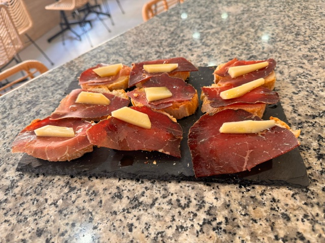 Bar El Camino — Comida y bebida