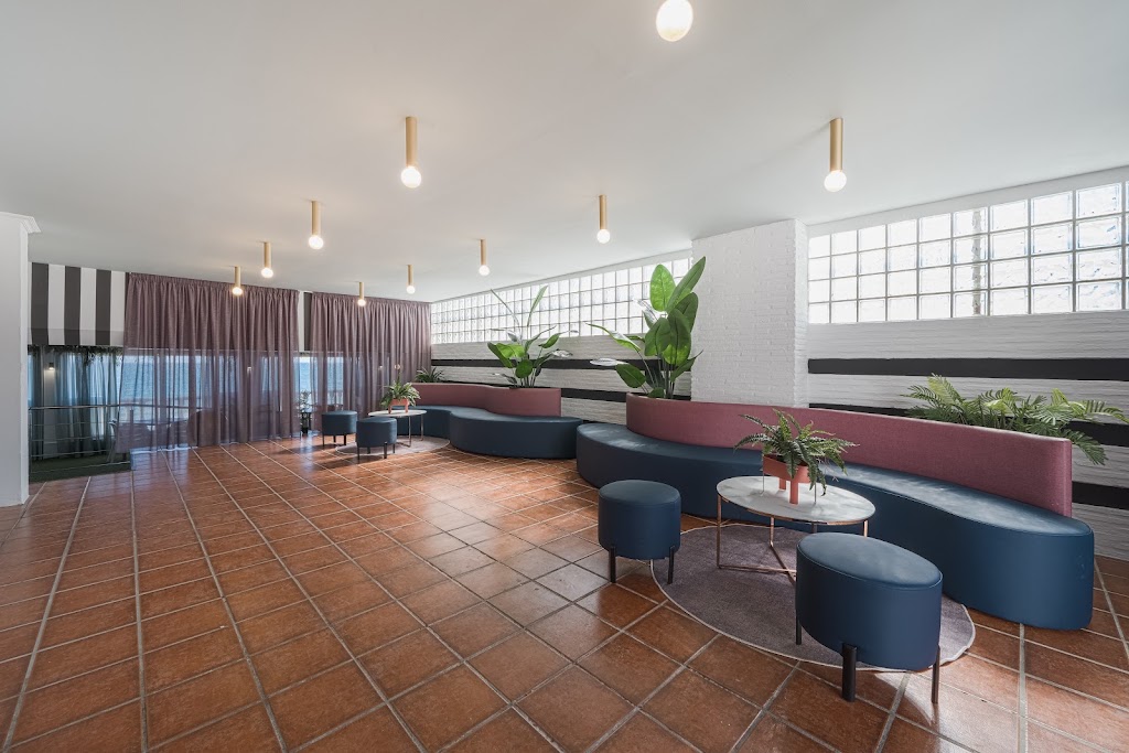 URBAN CHILL OUT SNACK & COPAS — Del propietario