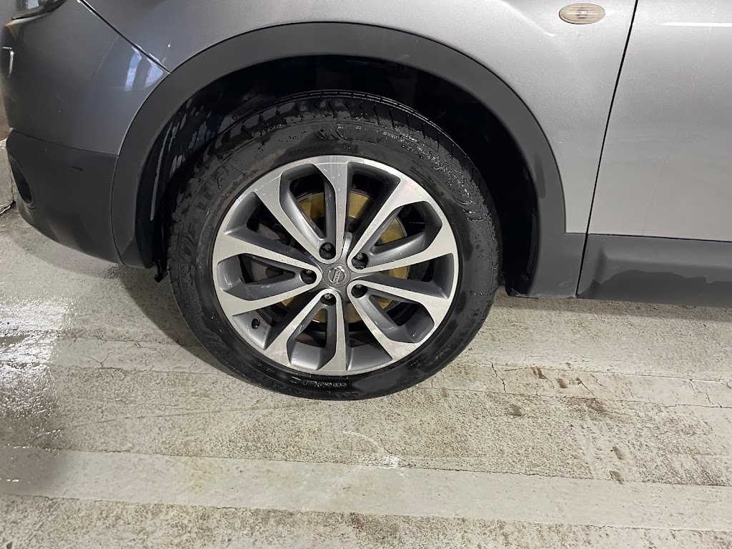 Lavado de Coches en Parking de San Lorenzo — Del propietario