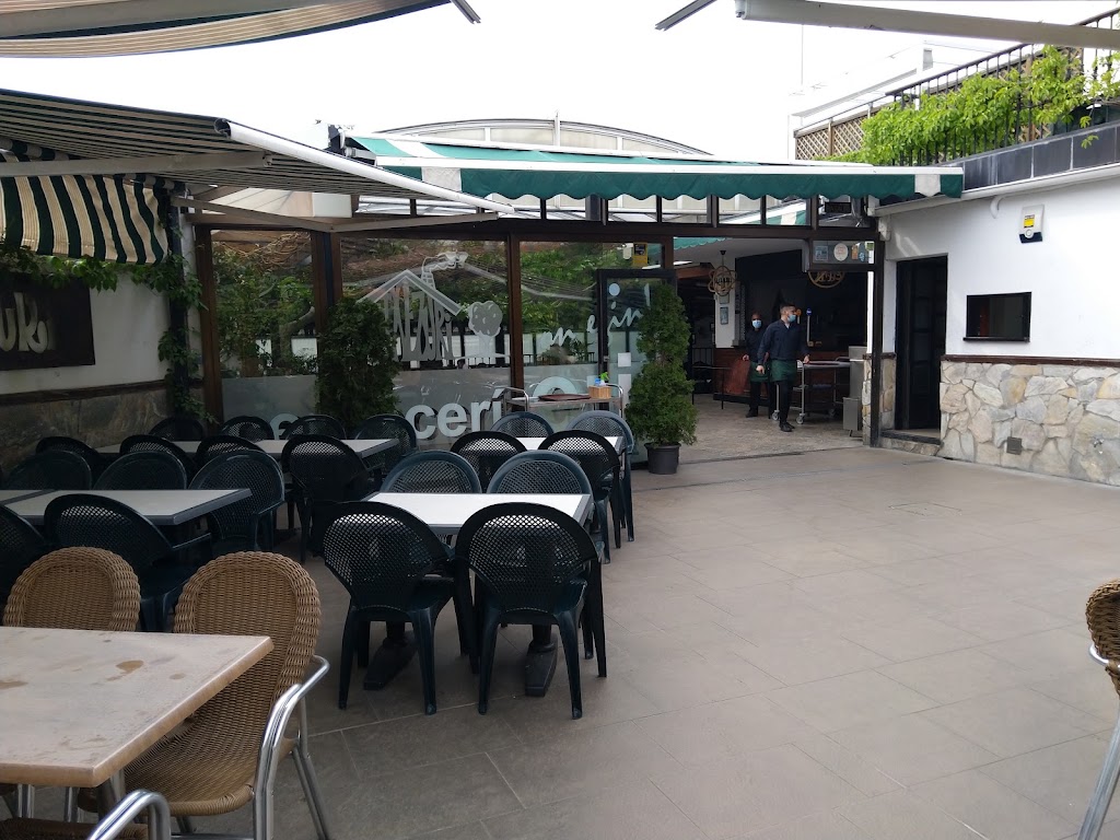 Cerveceria Etxe-Zuri Garagardotegia — Ambiente