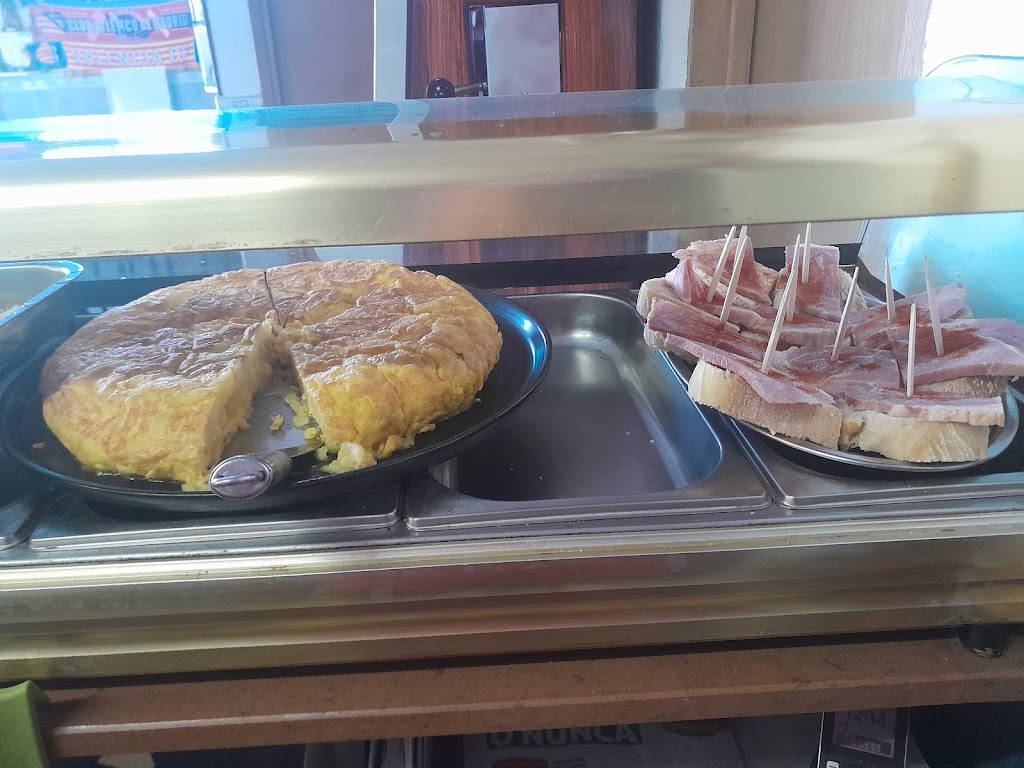 Cafe Bar Buenavista — Comida y bebida