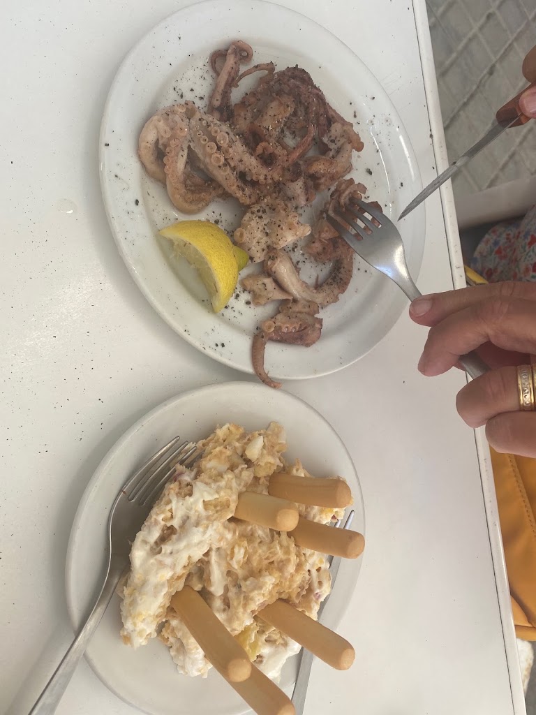 Cafe Bar Morrison, Calle — Comida y bebida