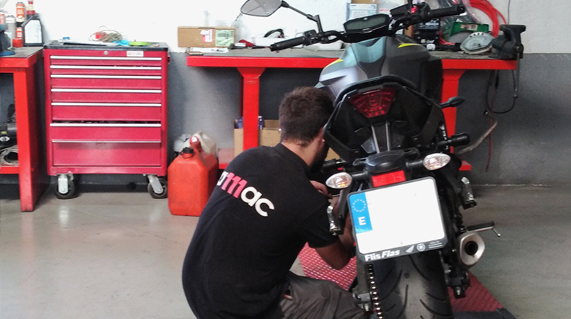 AMAC Motorbike Service - Montcada i Reixac — Motocicleta