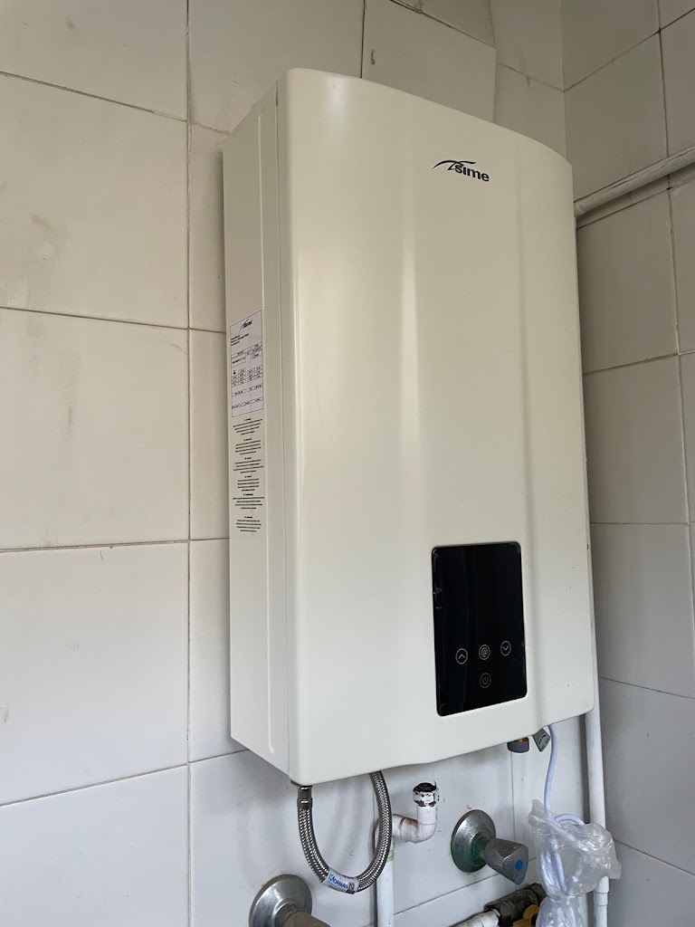 Fontanero Plumbing Malaga - Calentadores, Termos de Gas y Atascos de Tuberias — Cuarto de bano